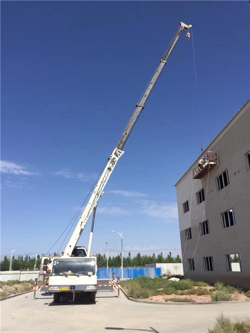 梅江区“轻装强干”—— 吊车的 “轻量化臂架” 技术